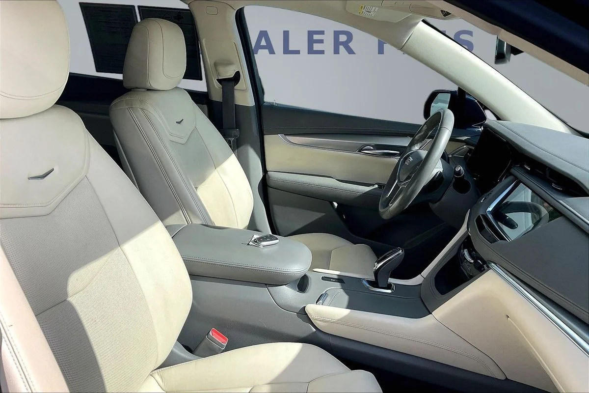 Used 2019 Blue Cadillac Luxury image 28