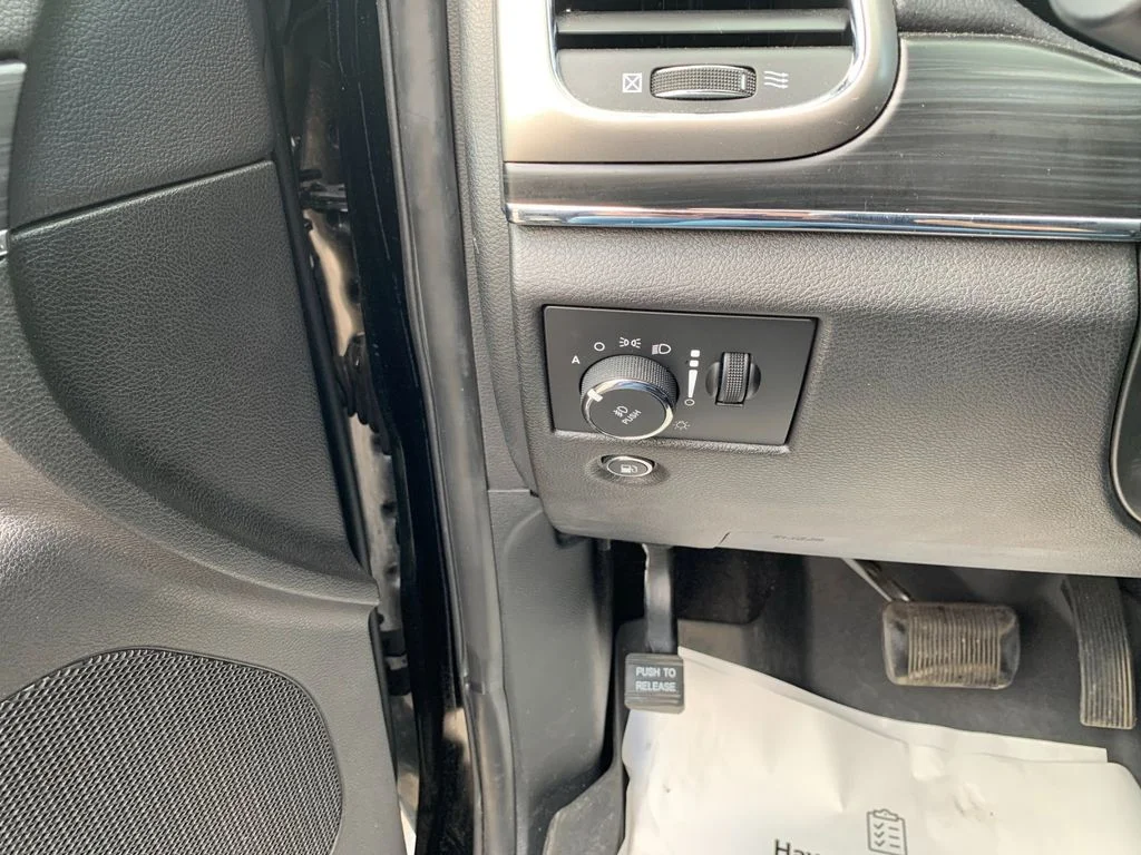 Used 2020 Black Jeep Limited image 31