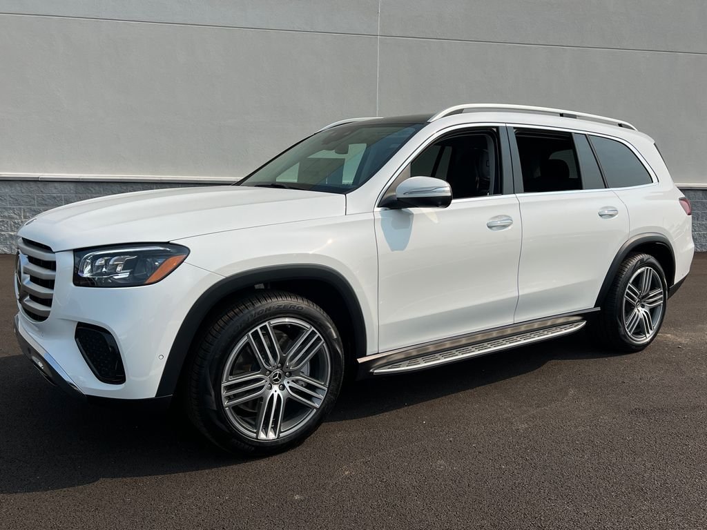 New 2026 MANUFAKTUR Moonlight White Metallic Mercedes-Benz GLS 450 image 1
