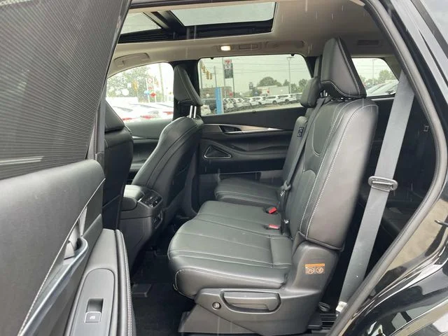 Used 2023 Black INFINITI LUXE image 8