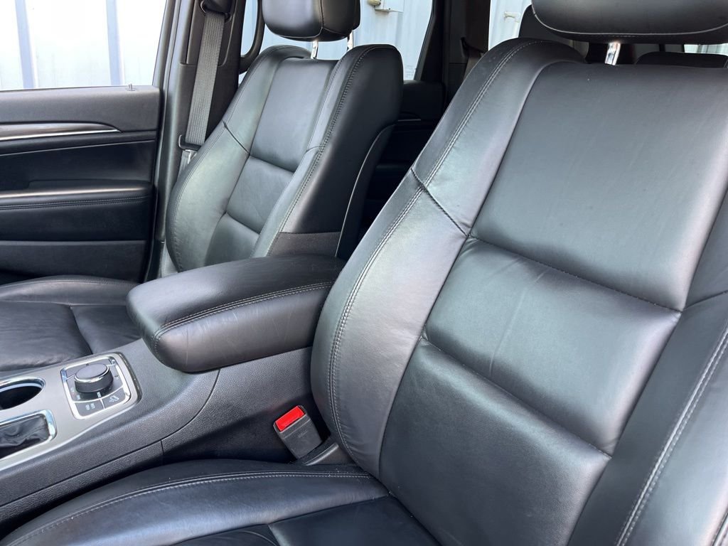 Used 2021 Diamond Black Jeep Limited image 4