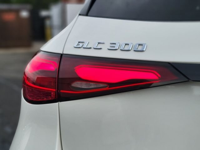 Used 2023 White Mercedes-Benz GLC 300 image 11