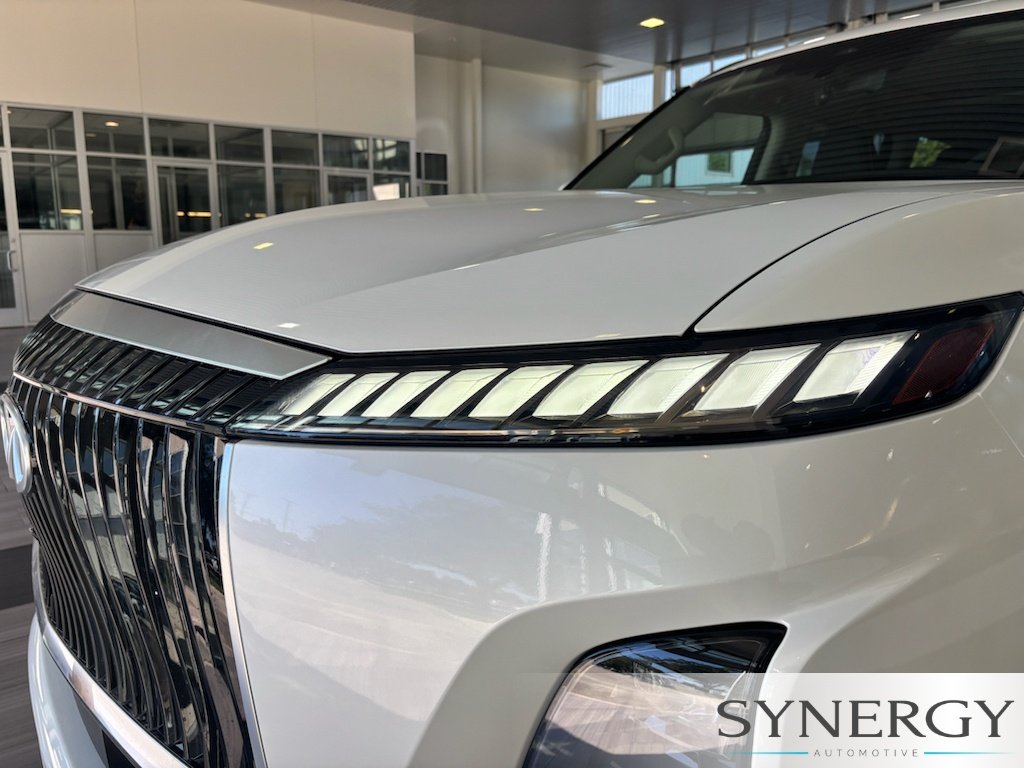 New 2027 Radiant White INFINITI LUXE image 9