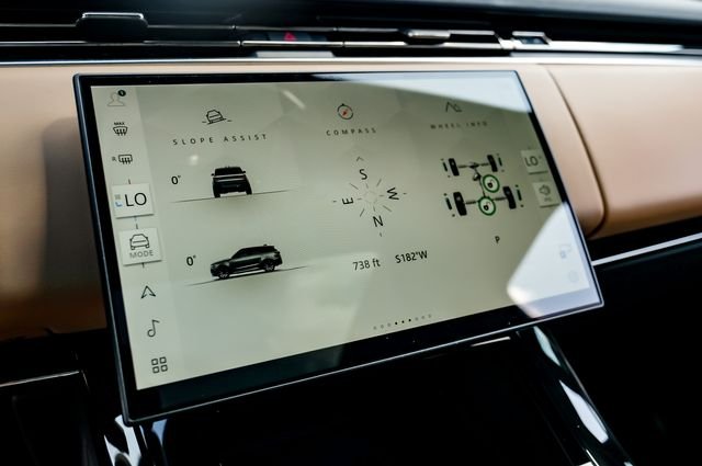 New 2026  Land Rover Dynamic SE image 34