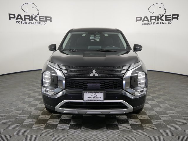 Used 2024 Black Diamond Mitsubishi SE image 3