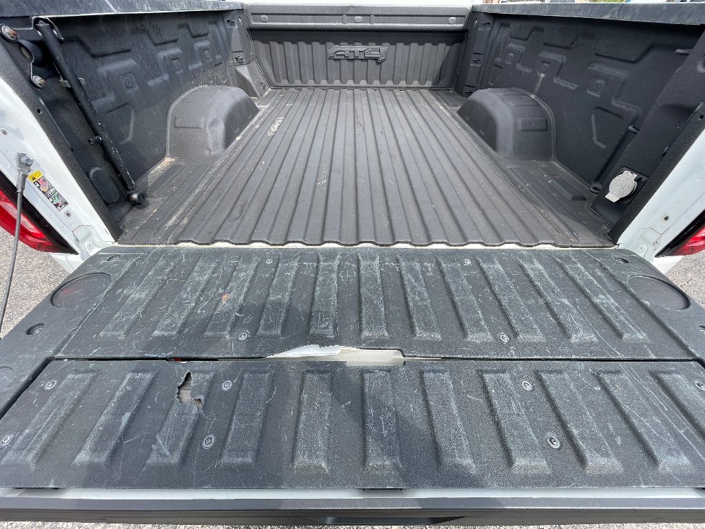 Used 2022 Summit White GMC AT4 image 24