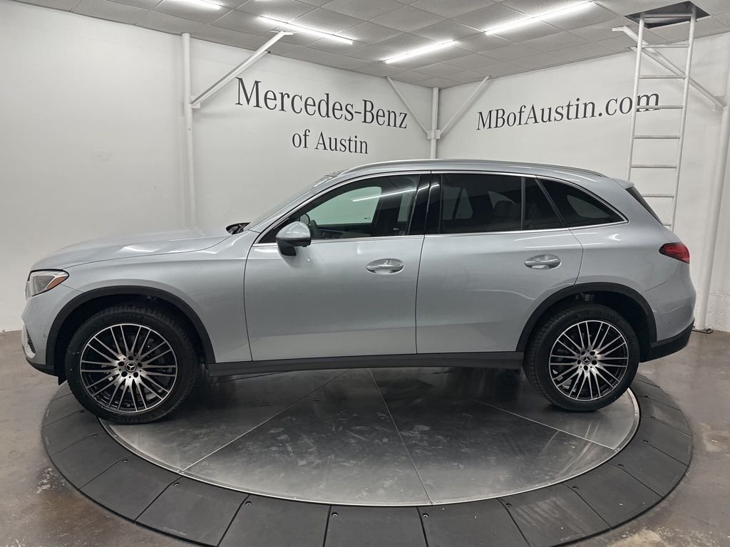 Used 2026 Silver Mercedes-Benz GLC 300 image 4