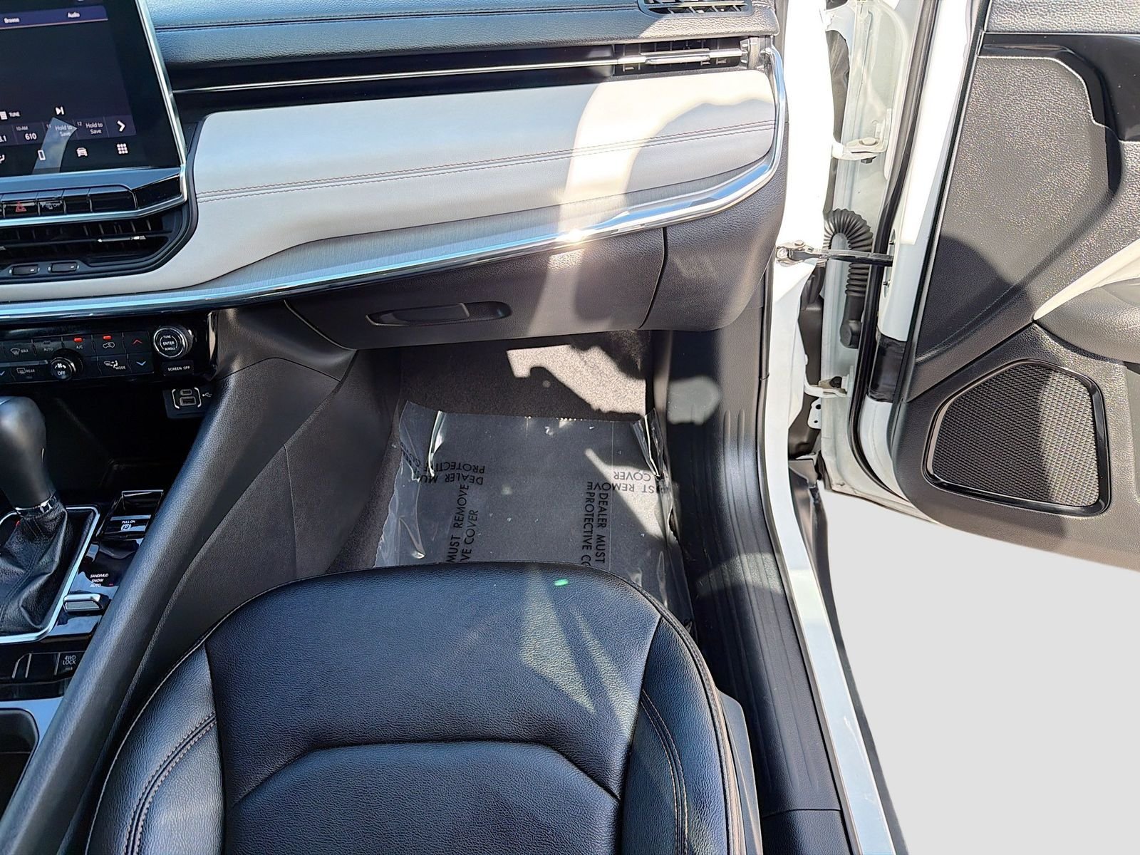 Used 2024 White Jeep Limited image 16