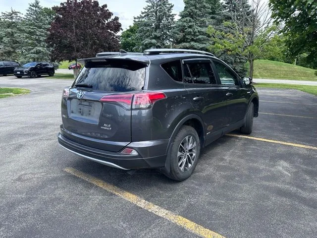 Used 2018 Gray Toyota XLE image 3