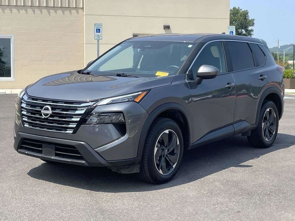 Used 2025 Gray Nissan SV image 7