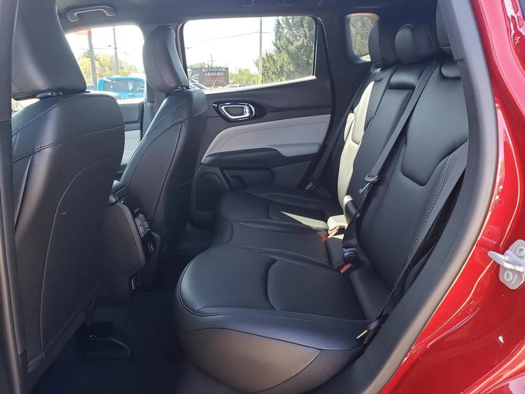 New 2026 Red Hot Pearl-Coat Exterior Paint Jeep Limited image 12