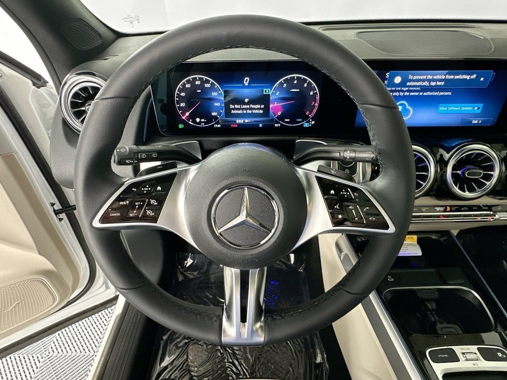 New 2026 Polar White Mercedes-Benz GLB 250 image 42
