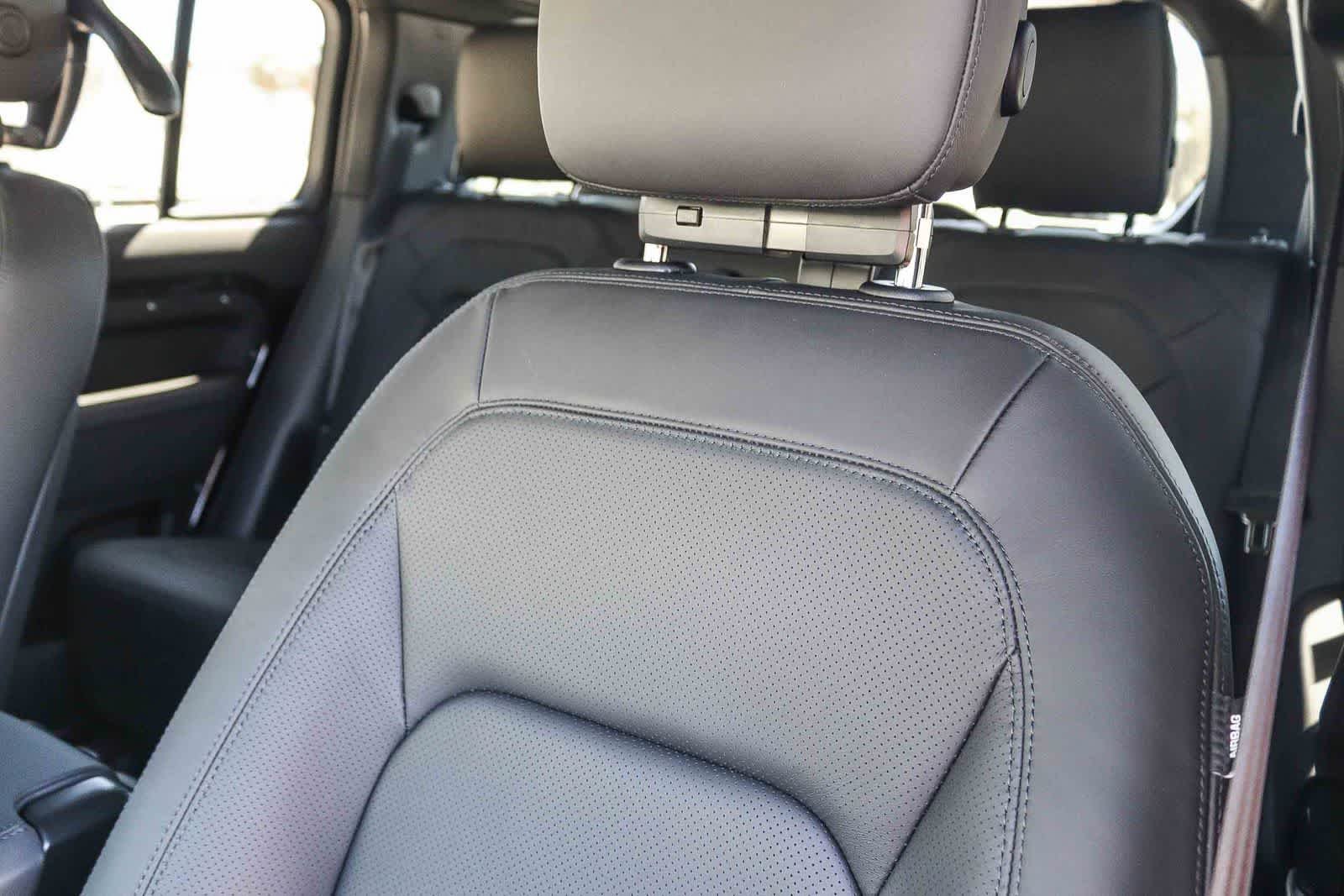 New 2026 Santorini Black Land Rover X-Dynamic SE image 26