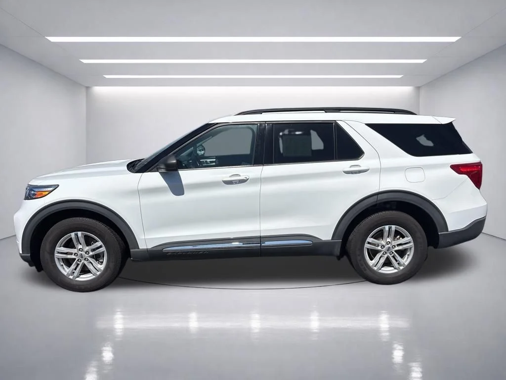 Used 2021 Oxford White Ford XLT image 3