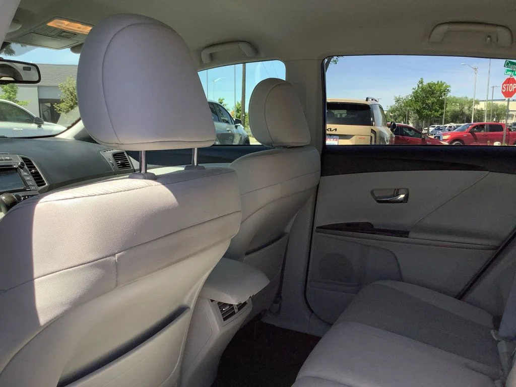 Used 2015 Gray Toyota LE image 19