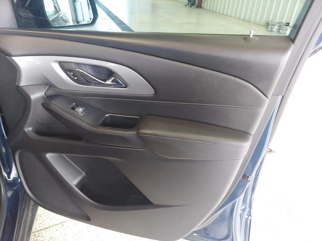 Used 2022 Blue Chevrolet LT image 31