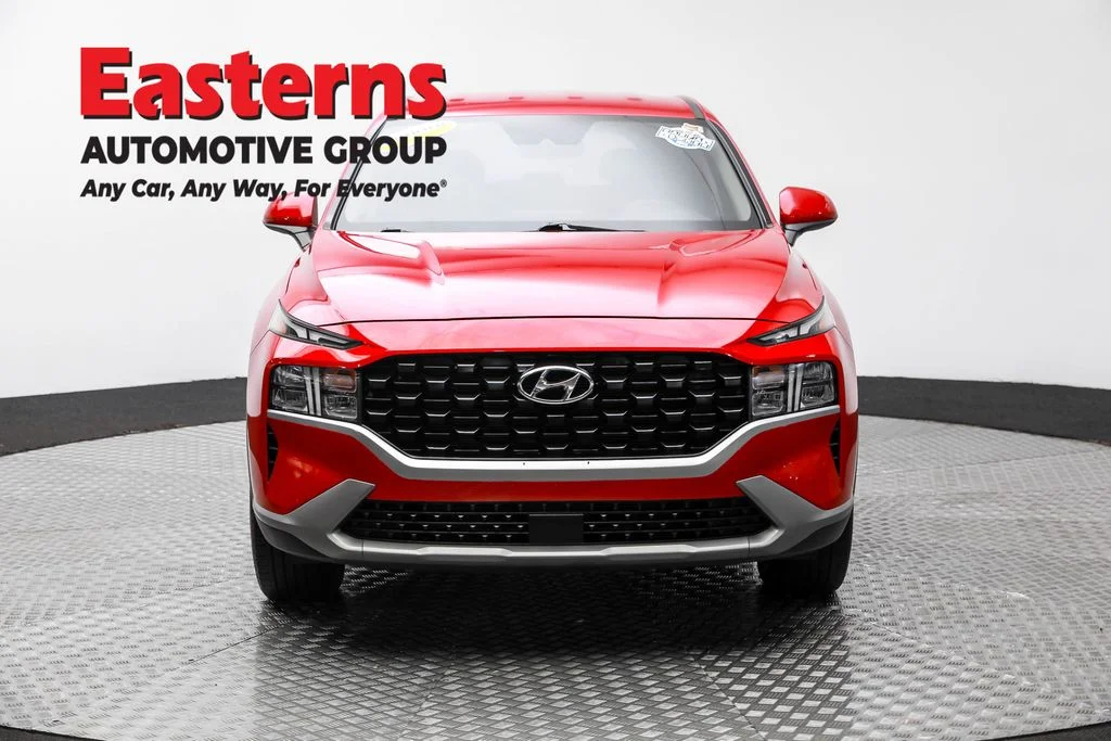 Used 2022 Red Hyundai SE image 2
