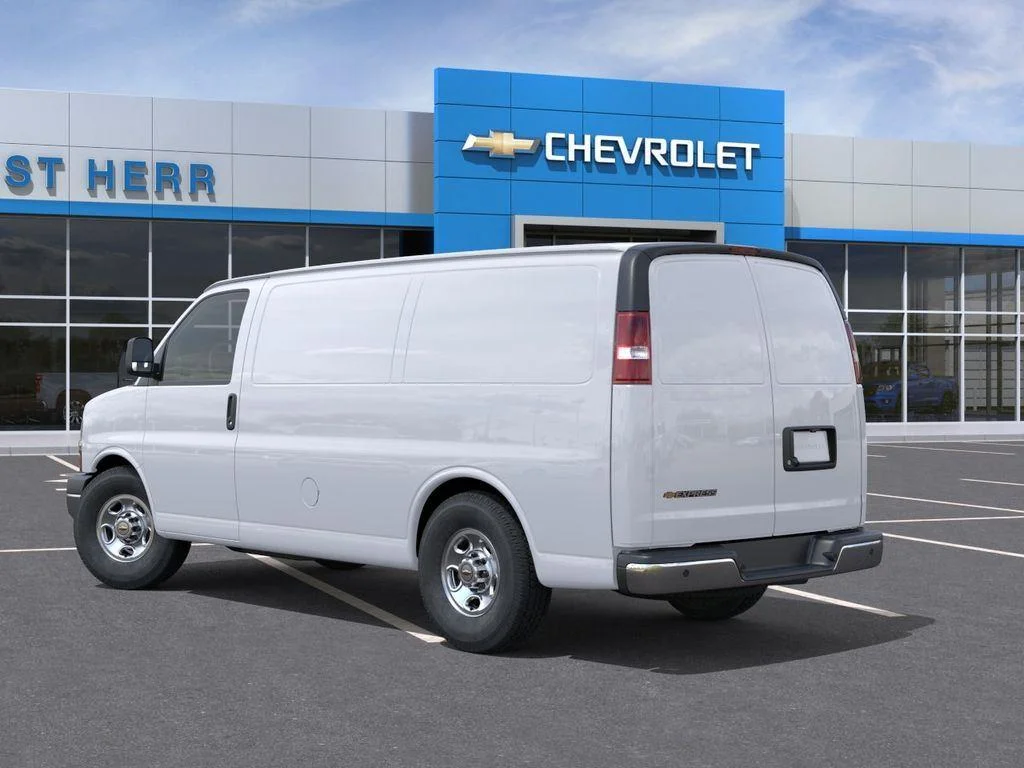 New 2026 Summit White Chevrolet WT image 3