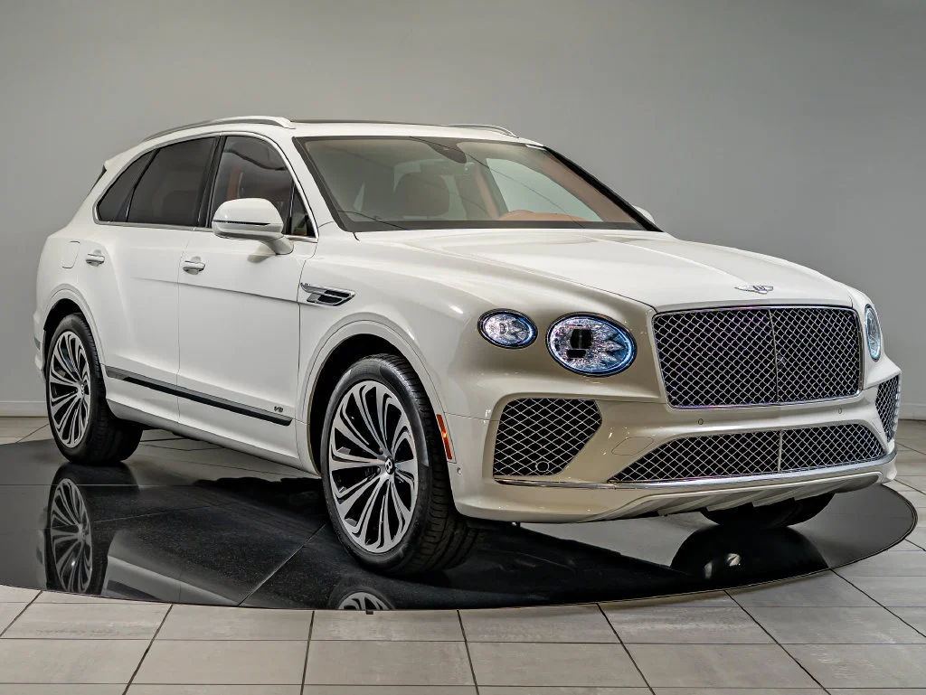 Used 2022 White Bentley V8 image 3
