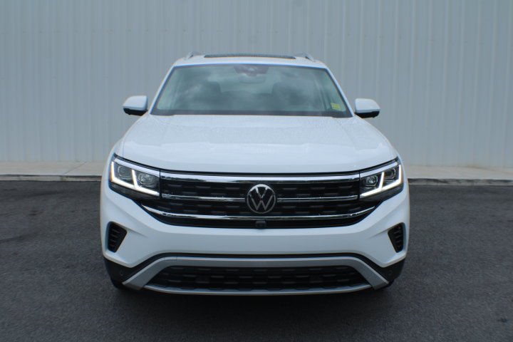 Used 2021 White Volkswagen 3.6L V6 SEL Premium image 19
