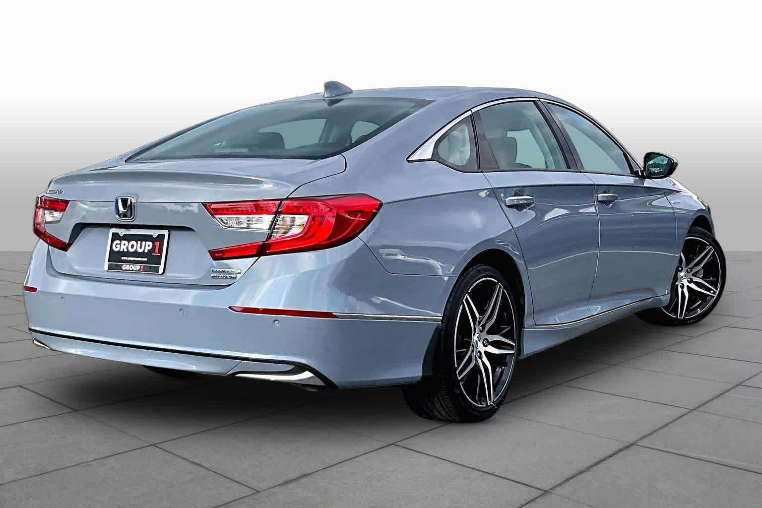 Used 2022 Sonic Gray Pearl Honda Touring image 13
