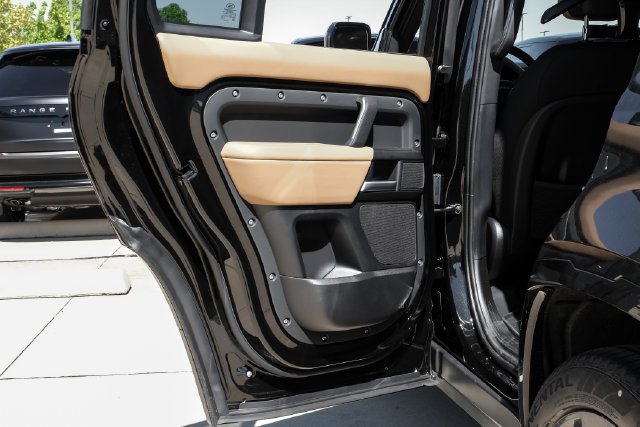 New 2026 Santorini Black Metallic Land Rover X image 41