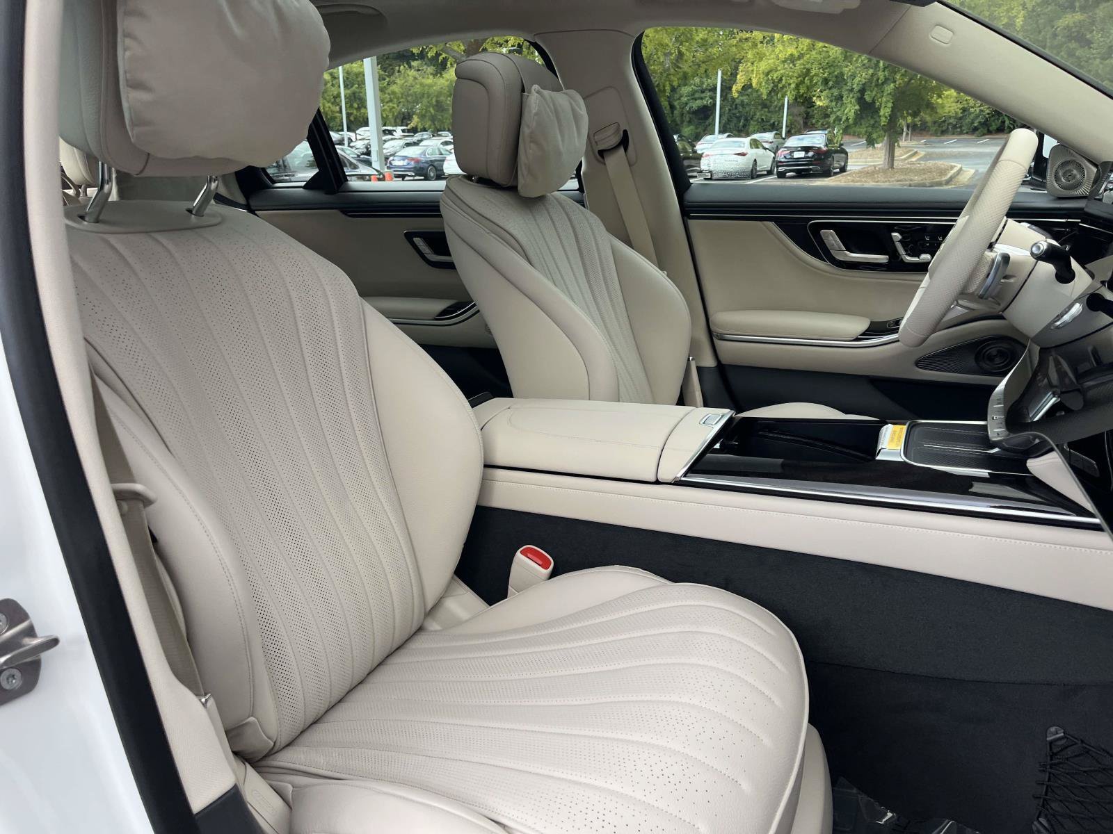 New 2027 MANUFAKTUR Moonlight White Metallic Mercedes-Benz S 500 4MATIC® Sedan image 48