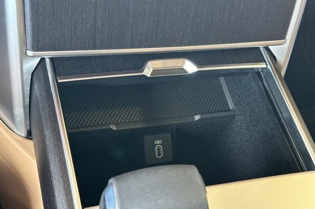 New 2026 Fuji White Land Rover SE image 19