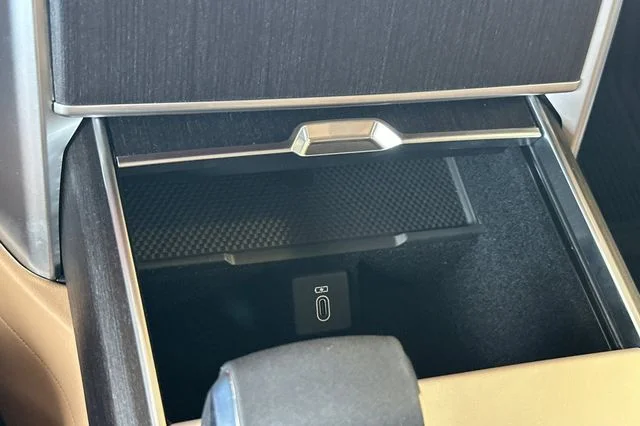 New 2026 Fuji White Land Rover SE image 19