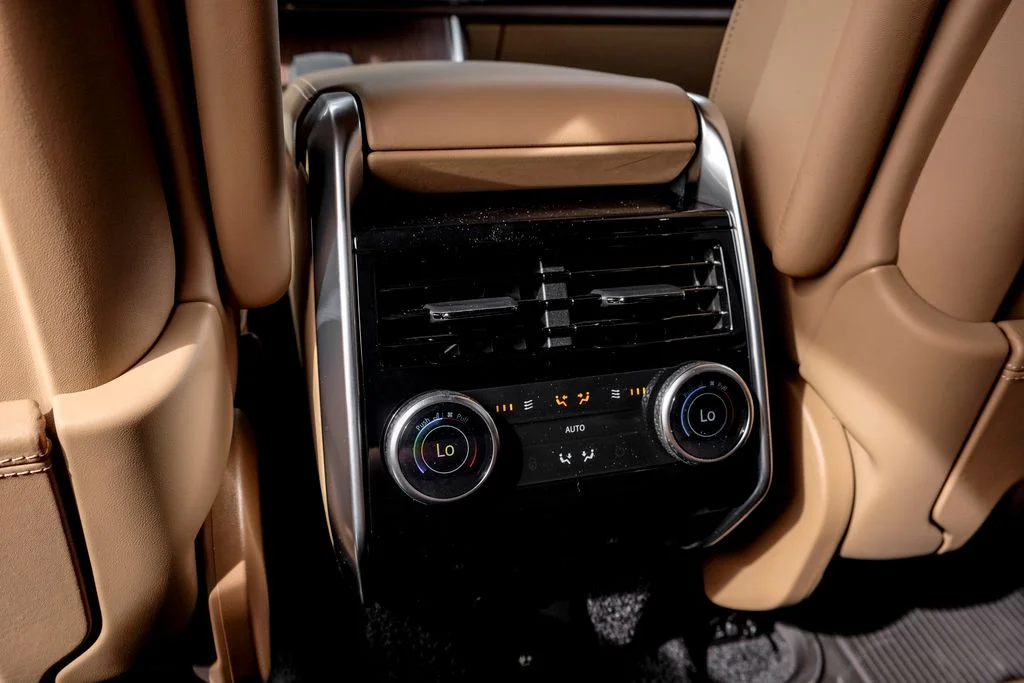 New 2026 Belgravia Green Land Rover SE image 18