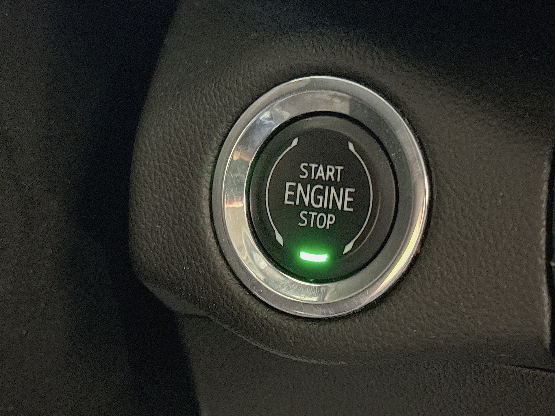 Used 2023 Summit White Buick Essence image 16