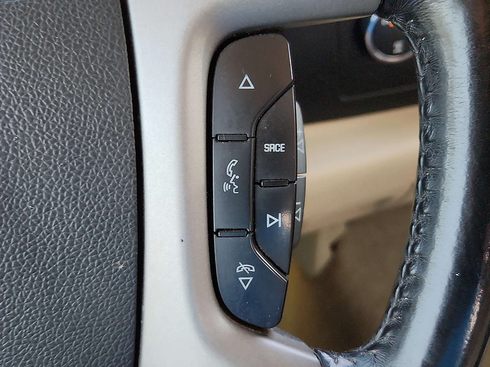 Used 2013 Red Chevrolet LT image 17