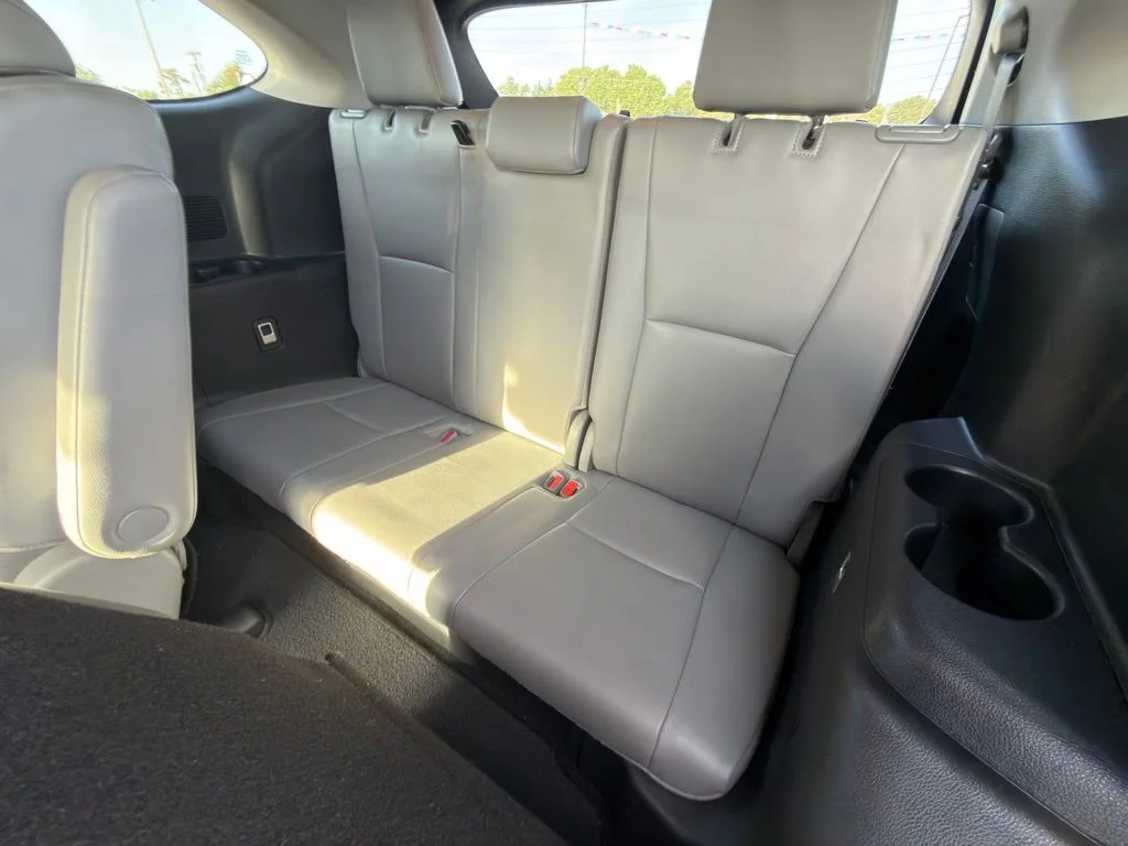 Certified Used 2020 Silver Toyota XLE image 18