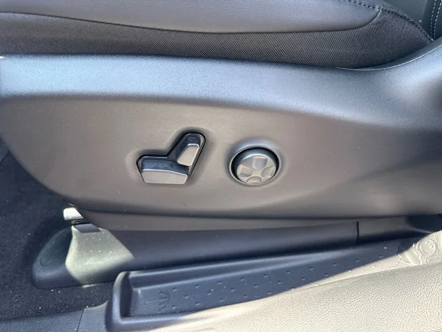2026 Chrysler Pacifica Select - Photo 10