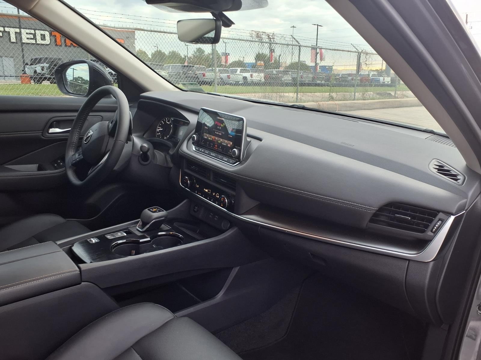 2026 Nissan Rogue photo 12 of 27