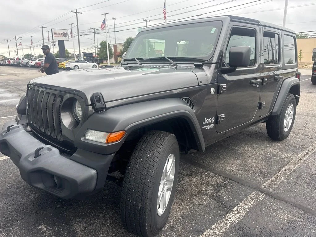 Used 2019 Gray Jeep Unlimited Sport S image 5
