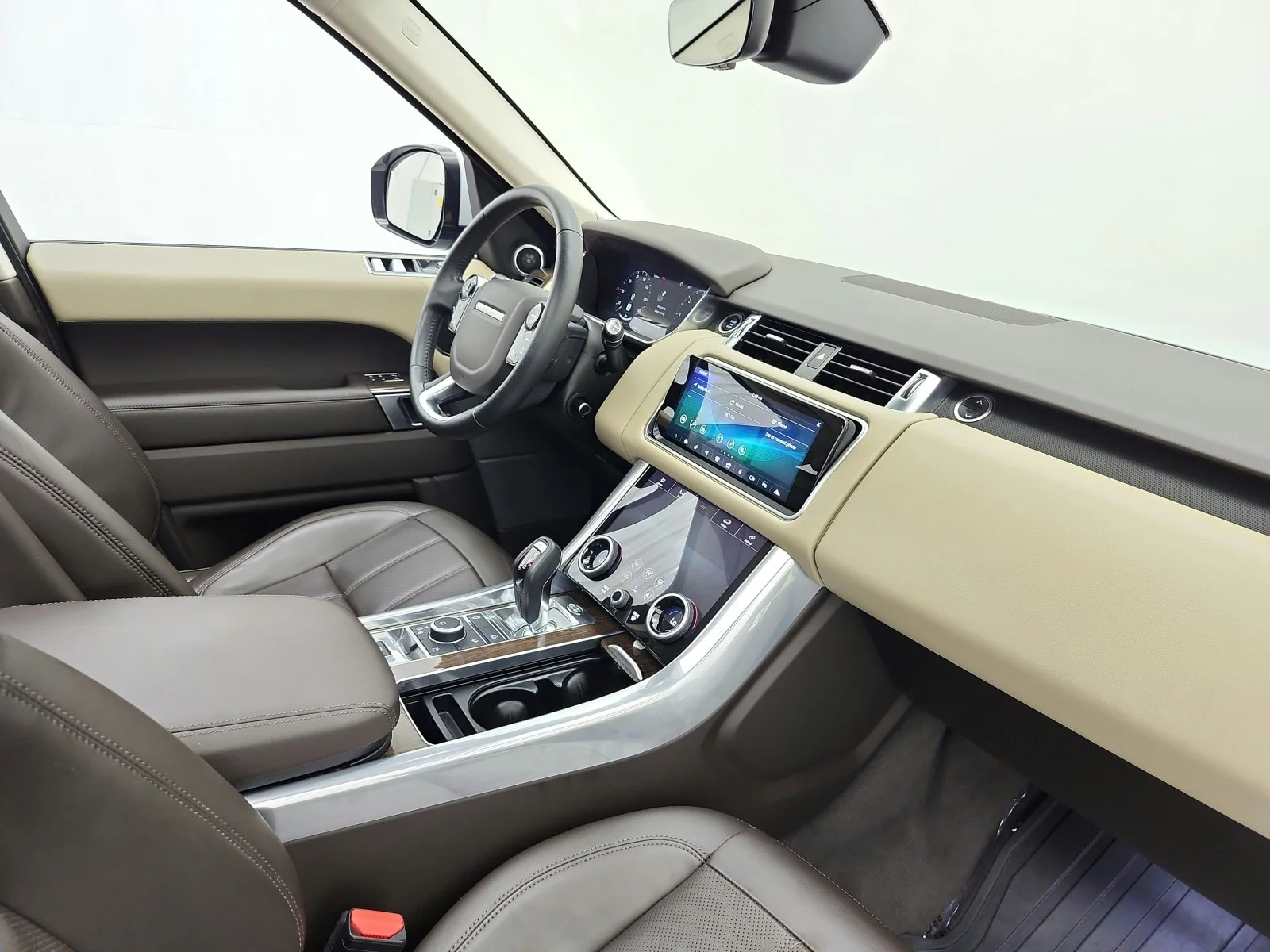 Used 2018 Yulong White Metallic Land Rover Td6 Diesel HSE image 18