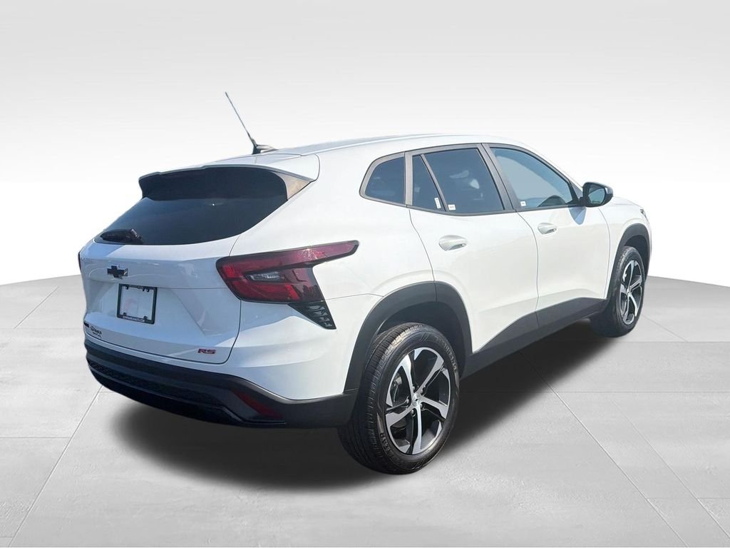 Used 2025 White Chevrolet 1RS image 5