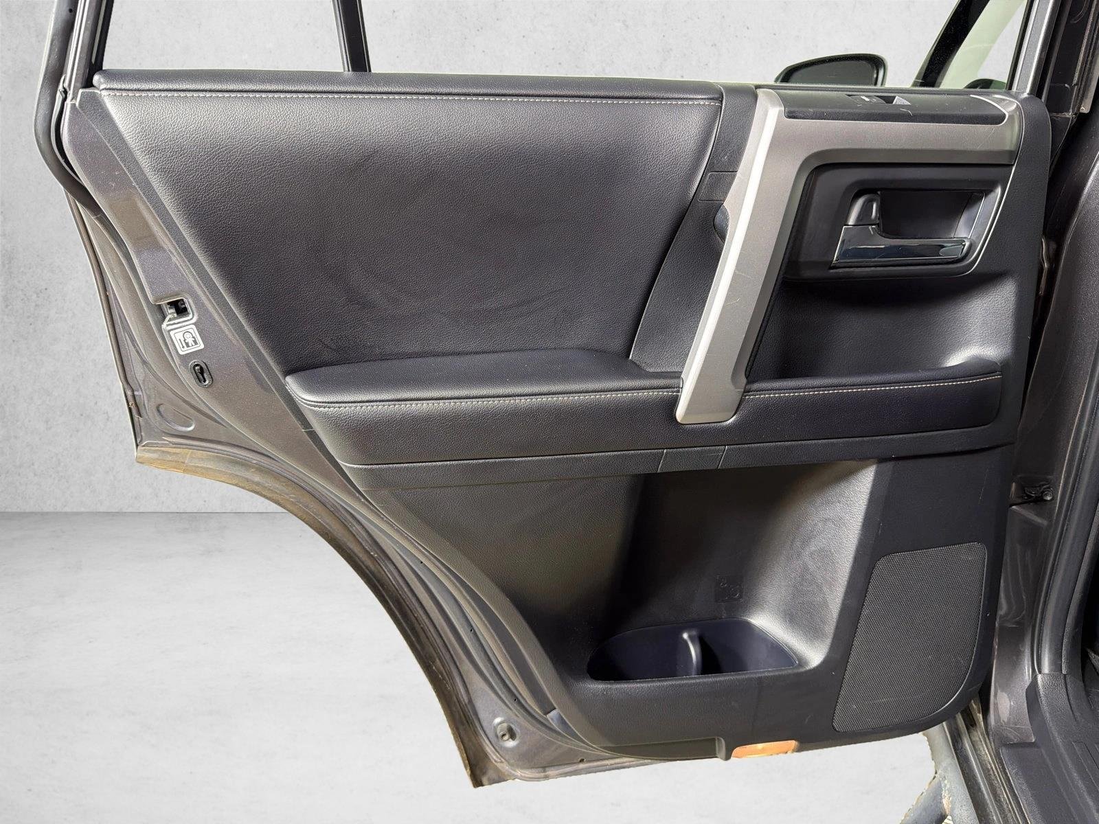 Used 2018 Magnetic Gray Metallic Toyota SR5 image 21