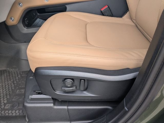 New 2026 Woolstone Green Land Rover X-Dynamic SE image 19