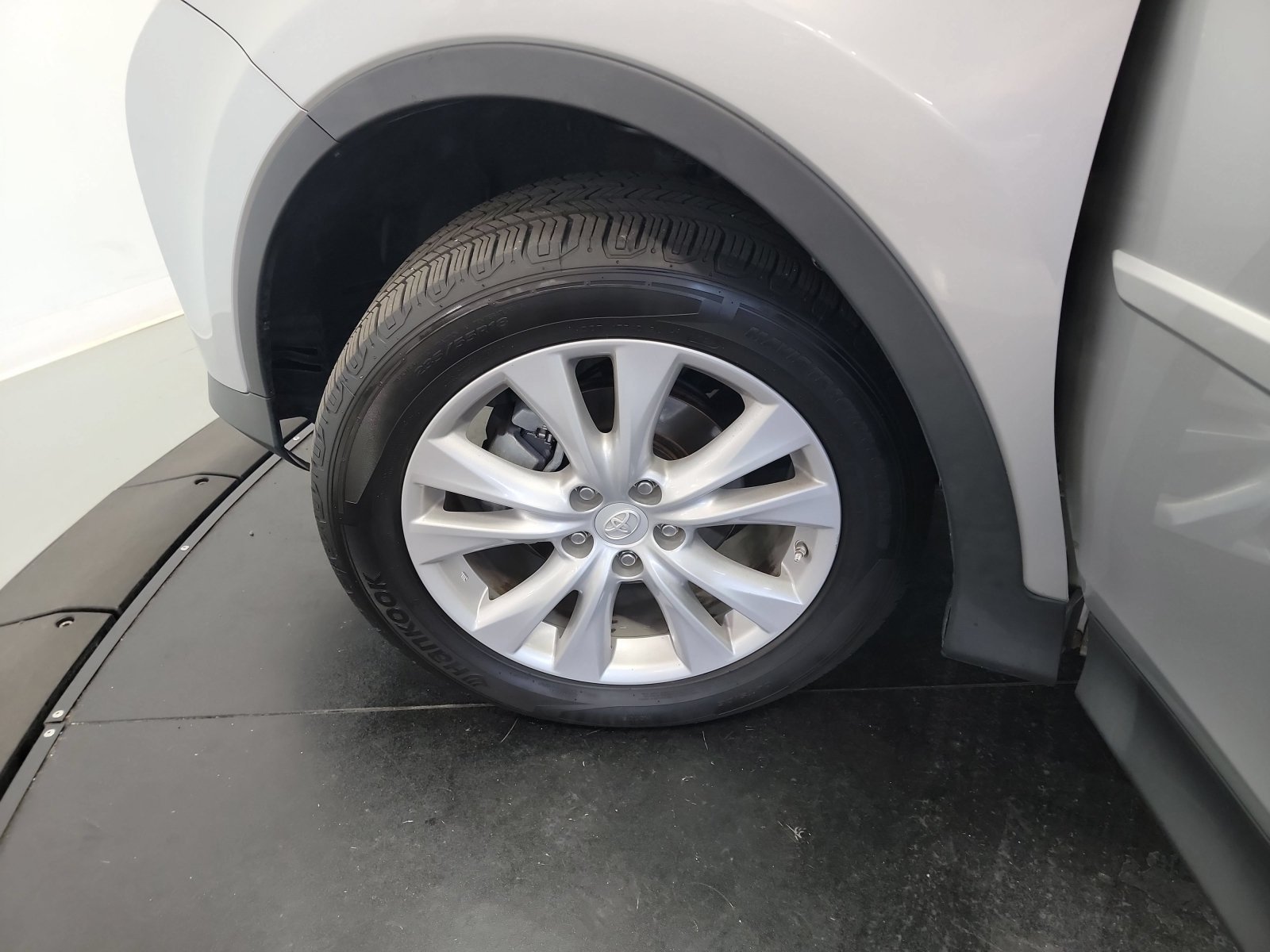 Used 2015 Classic Silver Metallic Toyota Limited image 29