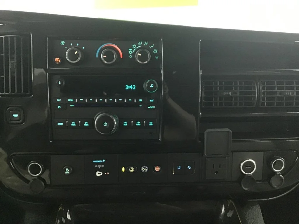 Used 2020 Black Chevrolet Explorer Limited SE image 30