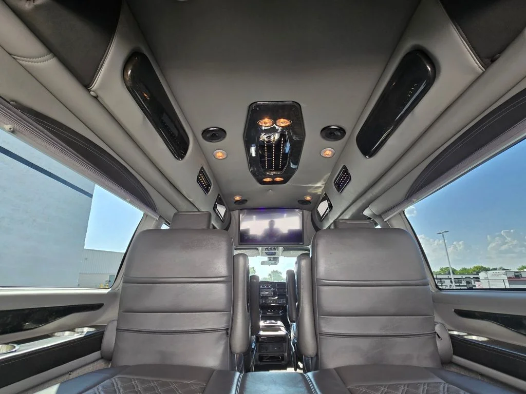 Used 2022 Black Chevrolet Explorer Limited SE image 8
