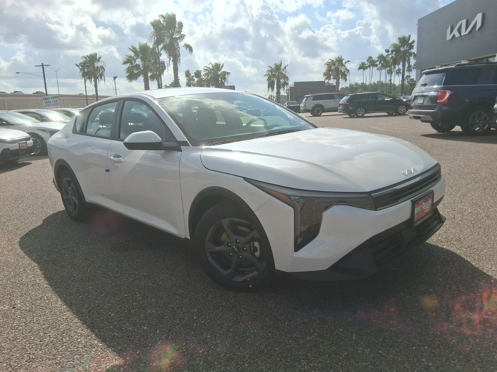 New 2026 White Kia LXS image 1