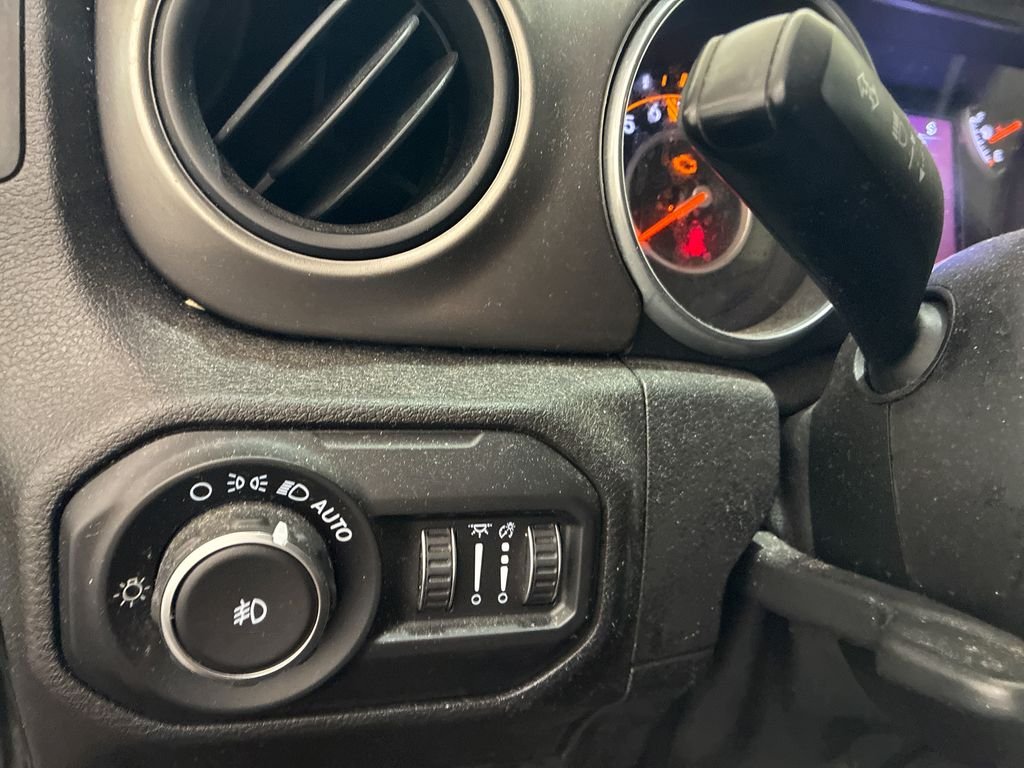 Used 2018 Black Jeep Unlimited Sport S image 19