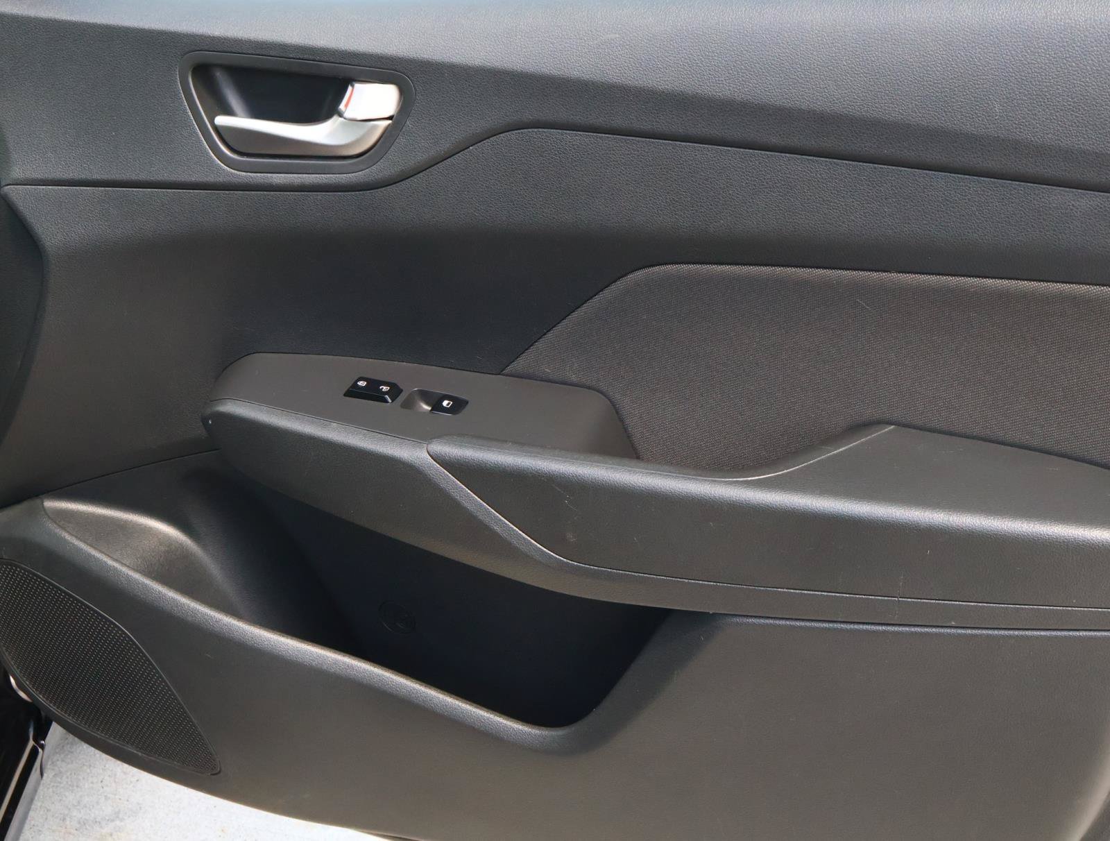 Used 2022 Absolute Black Hyundai SE image 14