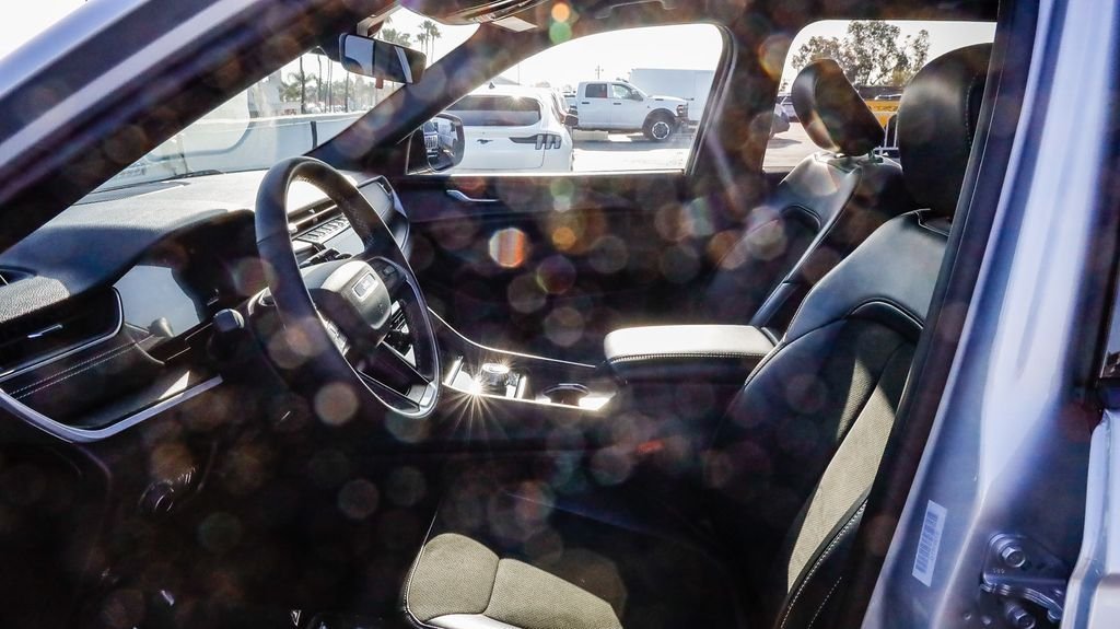 Used 2025 Silver Jeep Altitude image 21