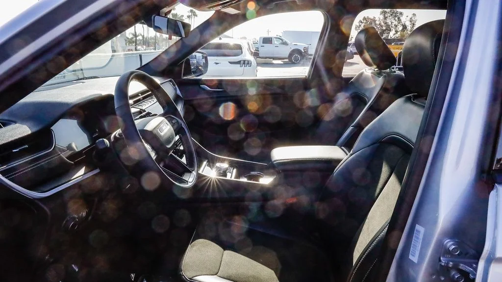 Used 2025 Silver Jeep Altitude image 21
