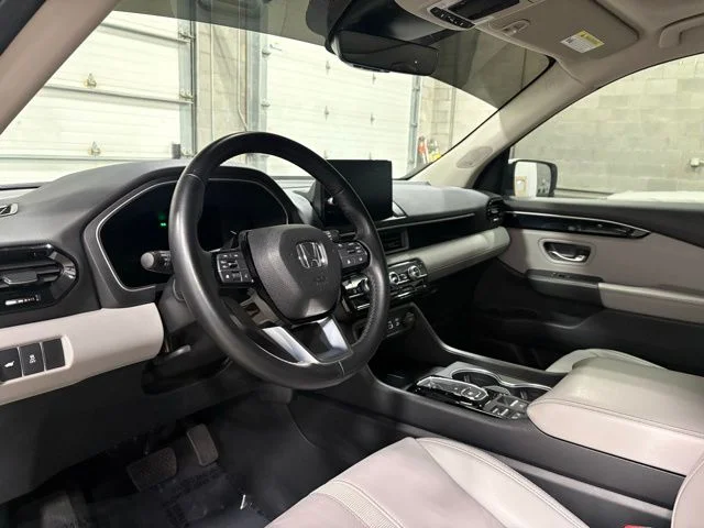 Used 2024 Platinum White Pearl Honda Touring image 12