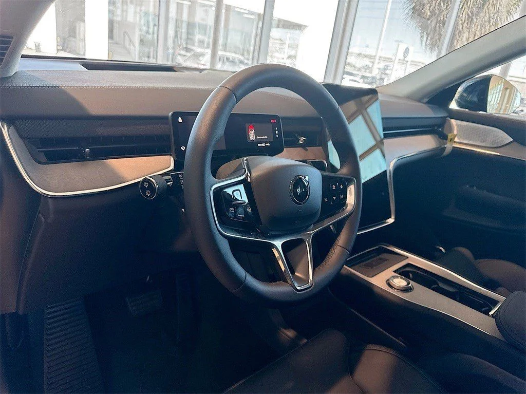 2025 Volvo EX90 Ultra - Photo 17